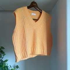 韓国⭐︎ニットベスト　オレンジ　美品の画像