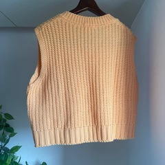 韓国⭐︎ニットベスト　オレンジ　美品の画像