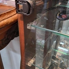 訳ありガラスキャビネの画像