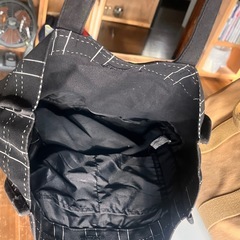 しっかりした作りのショルダーバッグの画像