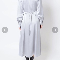 LAGUNAMOON アシンメトリーラペルサテンワンピースの画像