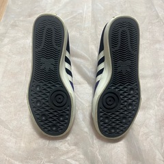 adidas ナケルスミス マッチコート 22.5cmの画像