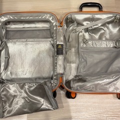 フロントオープン 機内持ち込み可◎キャリーバッグ 
スーツケースの画像