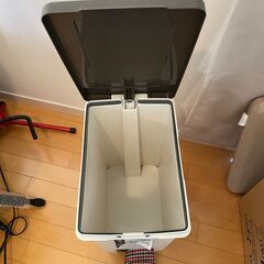 【中古】ゴミ箱　フタつき　30Lの画像