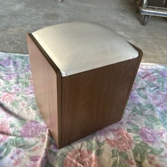 便利椅子　物入れ　ボックス　イス　チェアー　の画像