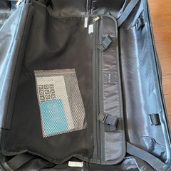 【無料】キャリーケース　タイヤ壊れ　傷ありの画像