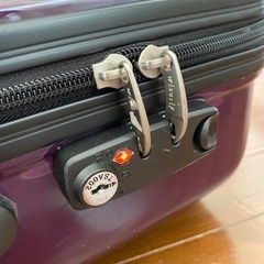 【無料】キャリーケース　タイヤ壊れ　傷ありの画像