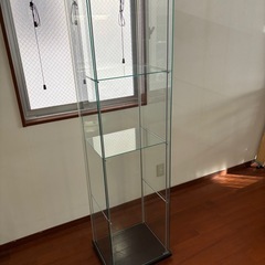 IKEA ガラスショーケース　でドルフ3台の画像