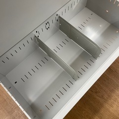 ☆ドリーム荒牧店☆ジモティー割引有【クリーニング済み】3段スチール収納/鍵欠品の画像