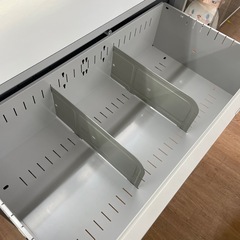 ☆ドリーム荒牧店☆ジモティー割引有【クリーニング済み】3段スチール収納/鍵欠品の画像