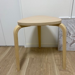 IKEA スツール、サイドテーブルの画像