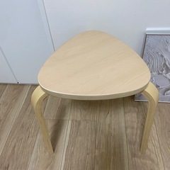 IKEA スツール、サイドテーブルの画像