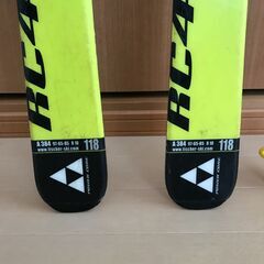 ジュニア用スキーとストックの画像