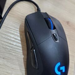 ロジクールのG403ゲーミングマウスの画像