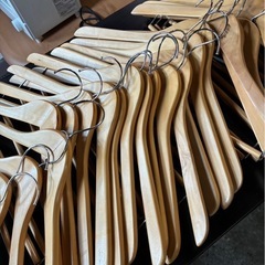 木製ハンガー大量セット の画像