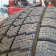 ほぼ新品溝 195/60R17 2023年 Goodyear ICE NAVI8 スタッドレス 工賃込みの画像