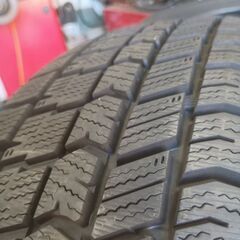 ほぼ新品溝 195/60R17 2023年 Goodyear ICE NAVI8 スタッドレス 工賃込みの画像