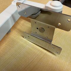 4軸クリップ式モニターアーム　カバー欠品の画像