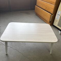 折りたたみ式テーブル の画像
