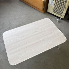 折りたたみ式テーブル の画像