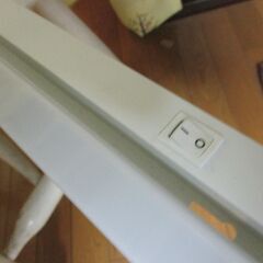 オーム電機 LEDイーブライトスリム 多目的灯 コンセント式  14W 857mm LT-NLES14L-HNの画像