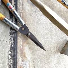 畑仕事に便利な農具！！農作業 道具 一式 鍛冶屋  畑仕事 手仕事 道具 刈込鋏 平鍬 小 ハガネ付 枝切り鋏  農具 土おこし 土起こし　 古民具 手工具 中古の画像