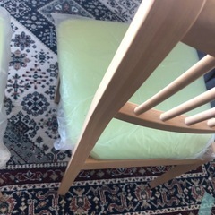 美品ダイニングテーブルと椅子4脚セットの画像