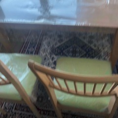 美品ダイニングテーブルと椅子4脚セットの画像