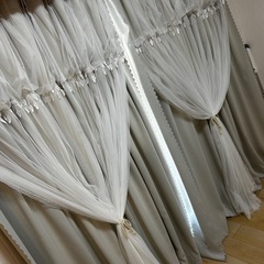 両開きカーテンの画像