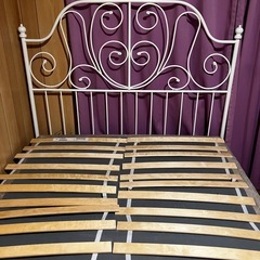 IKEAのベッドフレーム（セミダブル）の画像