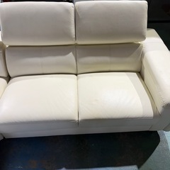 カウチソファー　レザー　ヘッド可変機能付きの画像