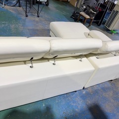 カウチソファー　レザー　ヘッド可変機能付きの画像