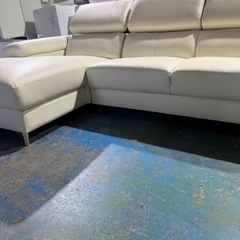 カウチソファー　レザー　ヘッド可変機能付きの画像