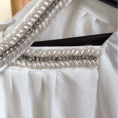 ビーズ装飾 ホワイト 長袖シャツの画像