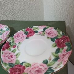 未使用　２点　KEITO JAPAN ホワイトボン　花柄プレート　薔薇　金彩の画像