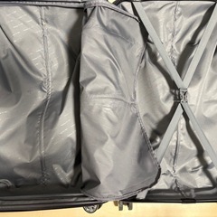 海外旅行に最適　105Lスーツケースの画像