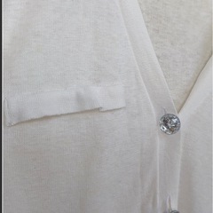 ホワイト Vネック カーディガンの画像