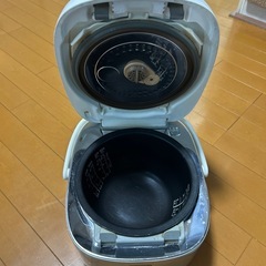 炊飯器　TOSHIBA 真空圧力IH炊飯器　5合炊きの画像
