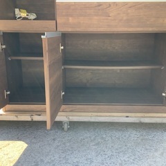 【リサイクルサービス八光】幅119.3cm　土井インテリア(株)　1口コンセント付き　ダークブラウンキッチンカウンターの画像