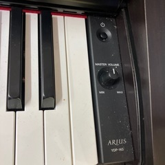 石2512-269 YAMAHA ピアノ YDP-143R 2018年製 88鍵盤 3本ペダル イス付き バラ売り不可 中古 通電確認済みの画像