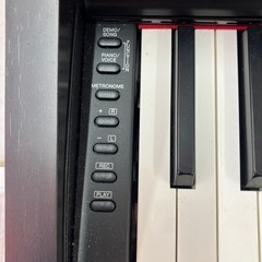 石2512-269 YAMAHA ピアノ YDP-143R 2018年製 88鍵盤 3本ペダル イス付き バラ売り不可 中古 通電確認済みの画像