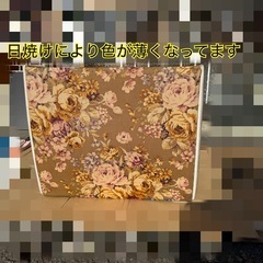 ガラス天板付テーブルの画像