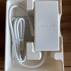 新品未使用　docomo ACアダプタ08 の画像