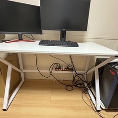 pc,ゲーミングデスクの画像