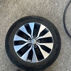 セレナオプション　16インチホイールタイヤの画像