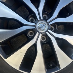 セレナオプション　16インチホイールタイヤの画像