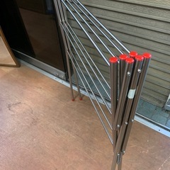 室内物干しスタンド・物干し・折りたたみ可能・約高さ72cm×幅69cm※商品の詳しい状態やサイズ等は現物にてご確認ください。の画像