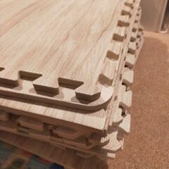 コストコ　61☓61タイルカーペット19枚　中古の画像