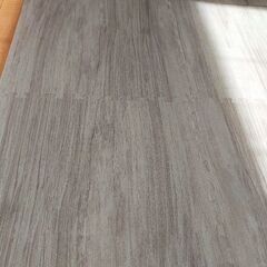 コストコ　61☓61タイルカーペット19枚　中古の画像