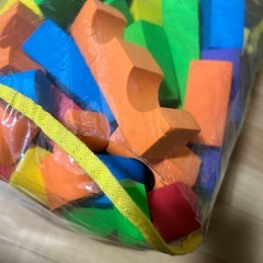 柔らかいカラフルな積み木の画像